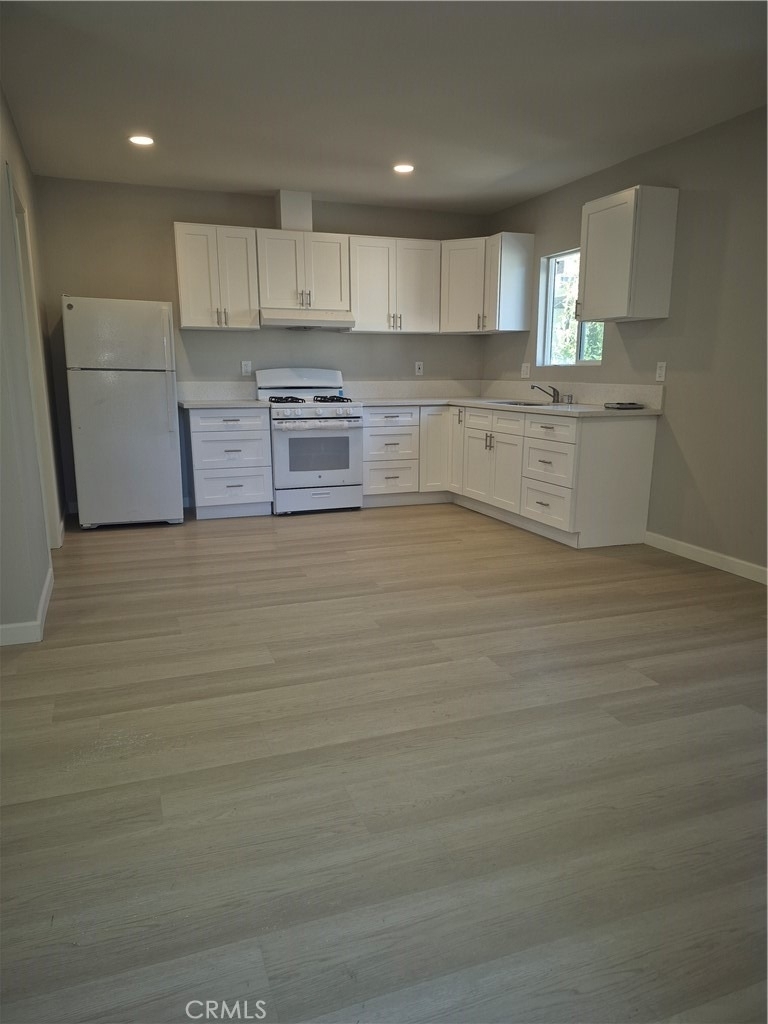 8913 Rathburn Avenue - Photo 3