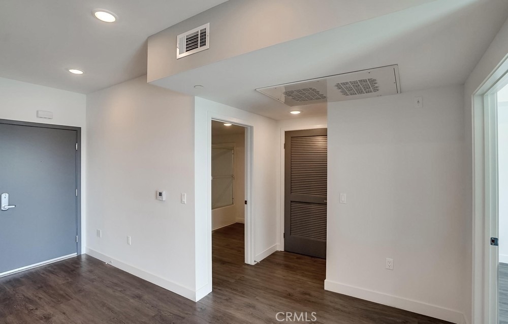 6015 Woodman Avenue - Photo 13