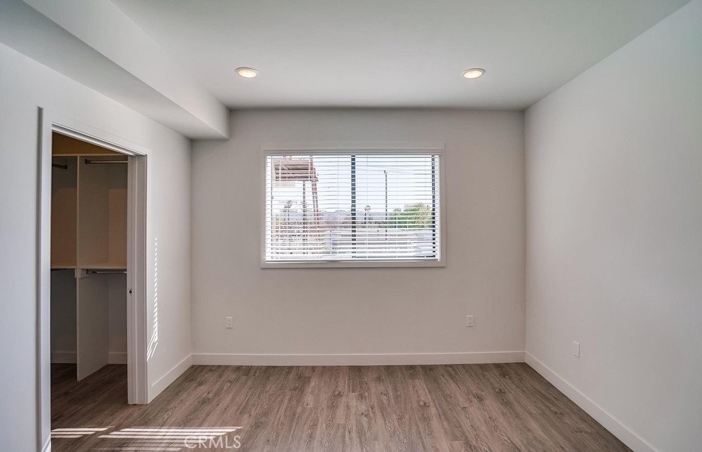 6015 Woodman Avenue - Photo 18