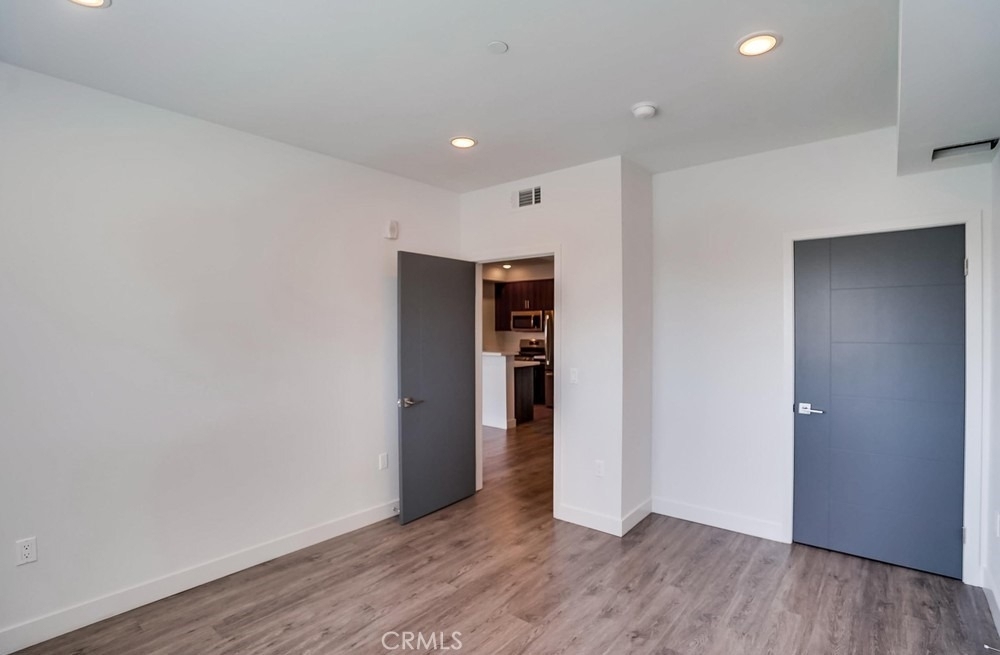 6015 Woodman Avenue - Photo 20