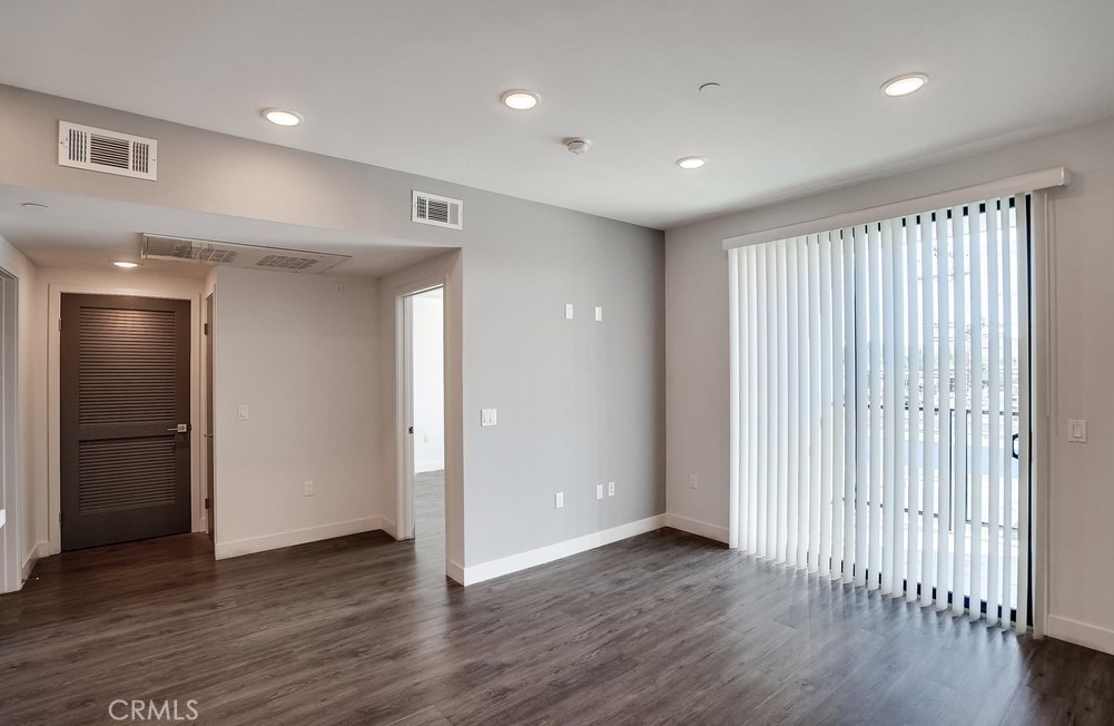 6015 Woodman Avenue - Photo 12