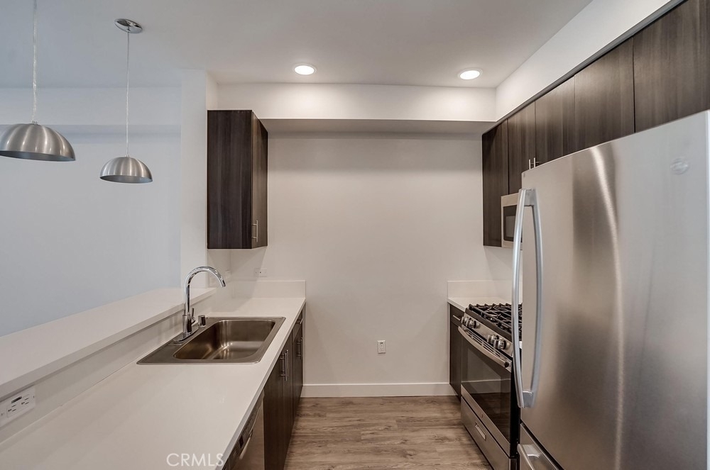 6015 Woodman Avenue - Photo 2