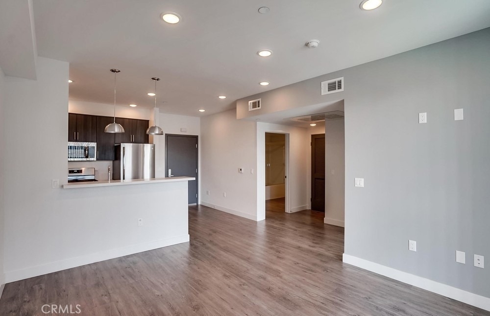 6015 Woodman Avenue - Photo 8