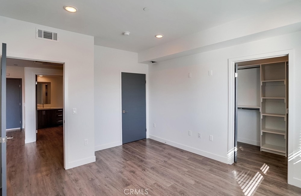 6015 Woodman Avenue - Photo 19
