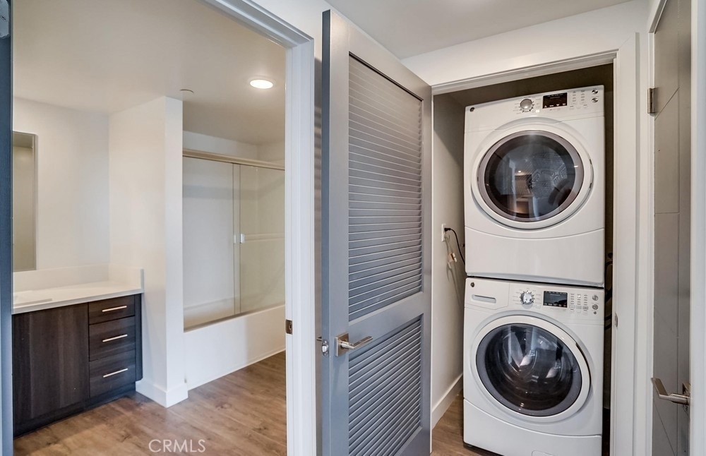 6015 Woodman Avenue - Photo 16