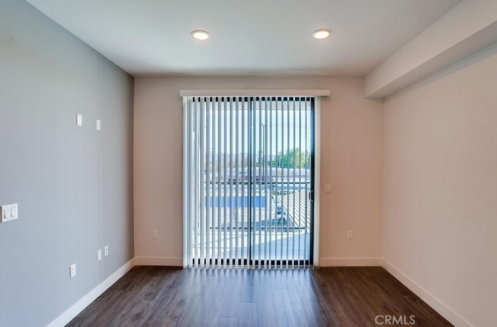 6015 Woodman Avenue - Photo 11