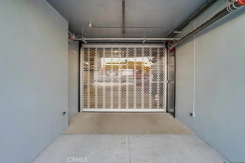 6015 Woodman Avenue - Photo 33