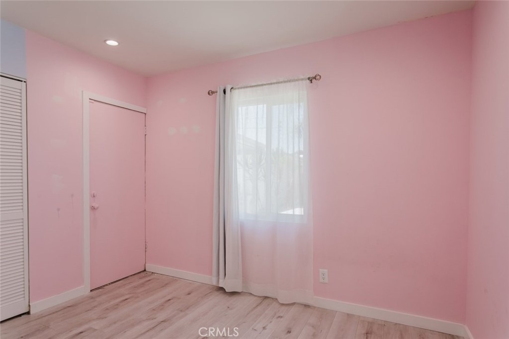 16155 Hamlin Street - Photo 17
