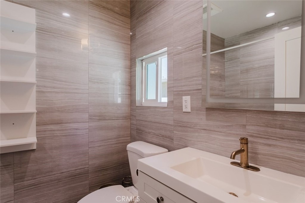 16155 Hamlin Street - Photo 15