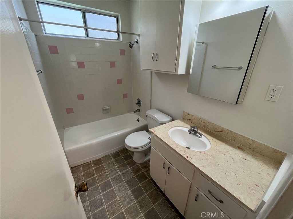 1933 Pelham Avenue - Photo 20
