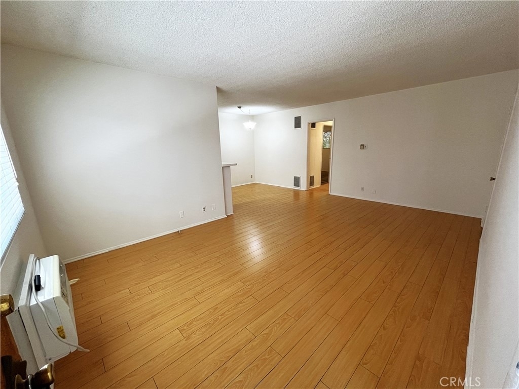 1933 Pelham Avenue - Photo 3