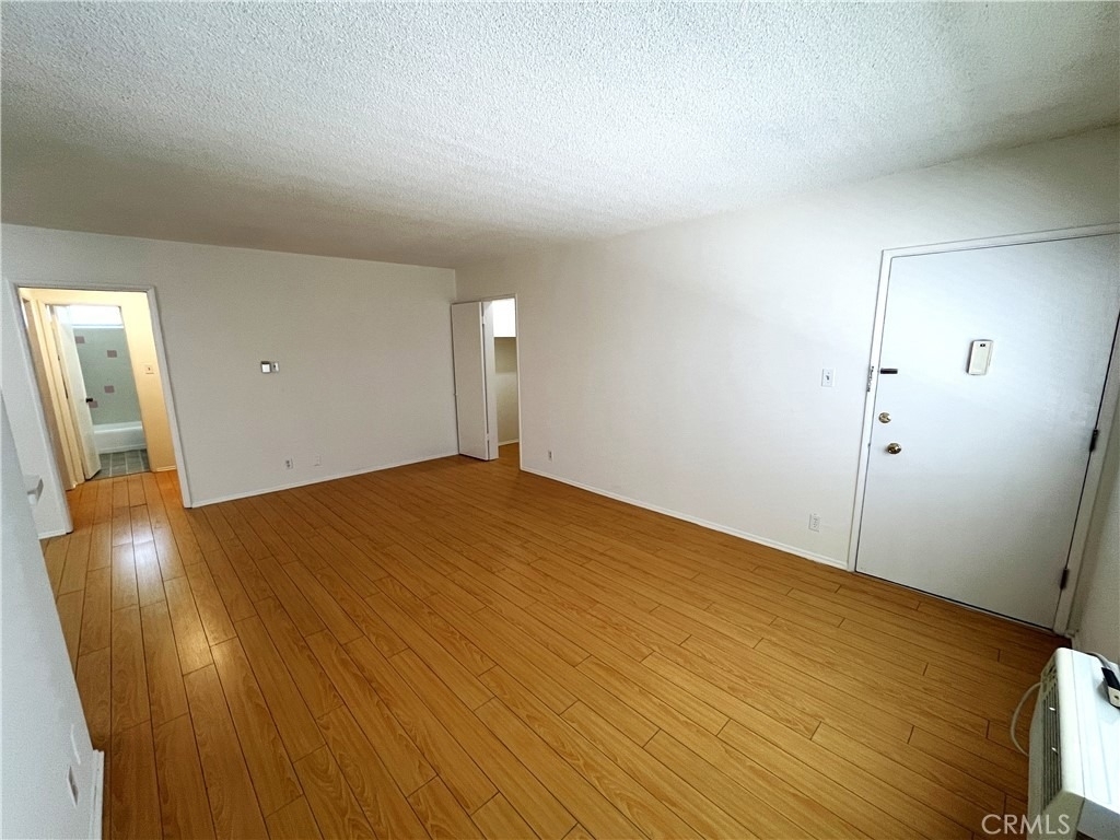 1933 Pelham Avenue - Photo 6