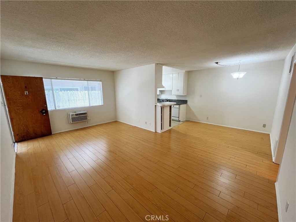 1933 Pelham Avenue - Photo 4