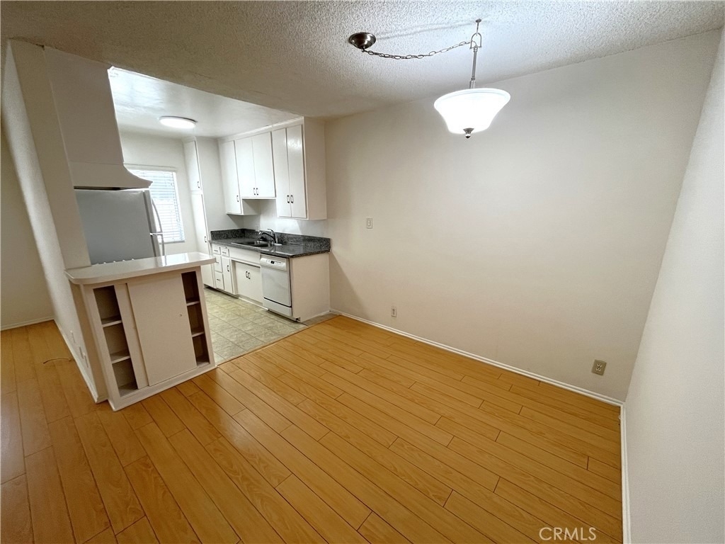1933 Pelham Avenue - Photo 7