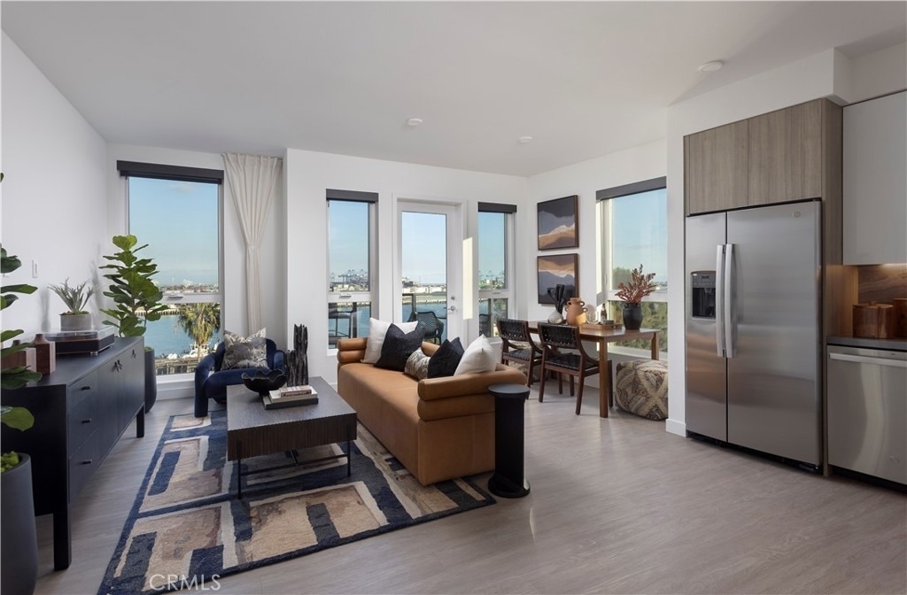511 S Harbor - Photo 2