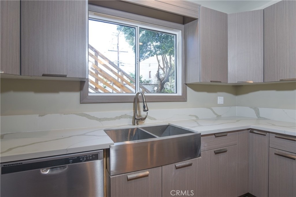 226 S Rexford Drive - Photo 14
