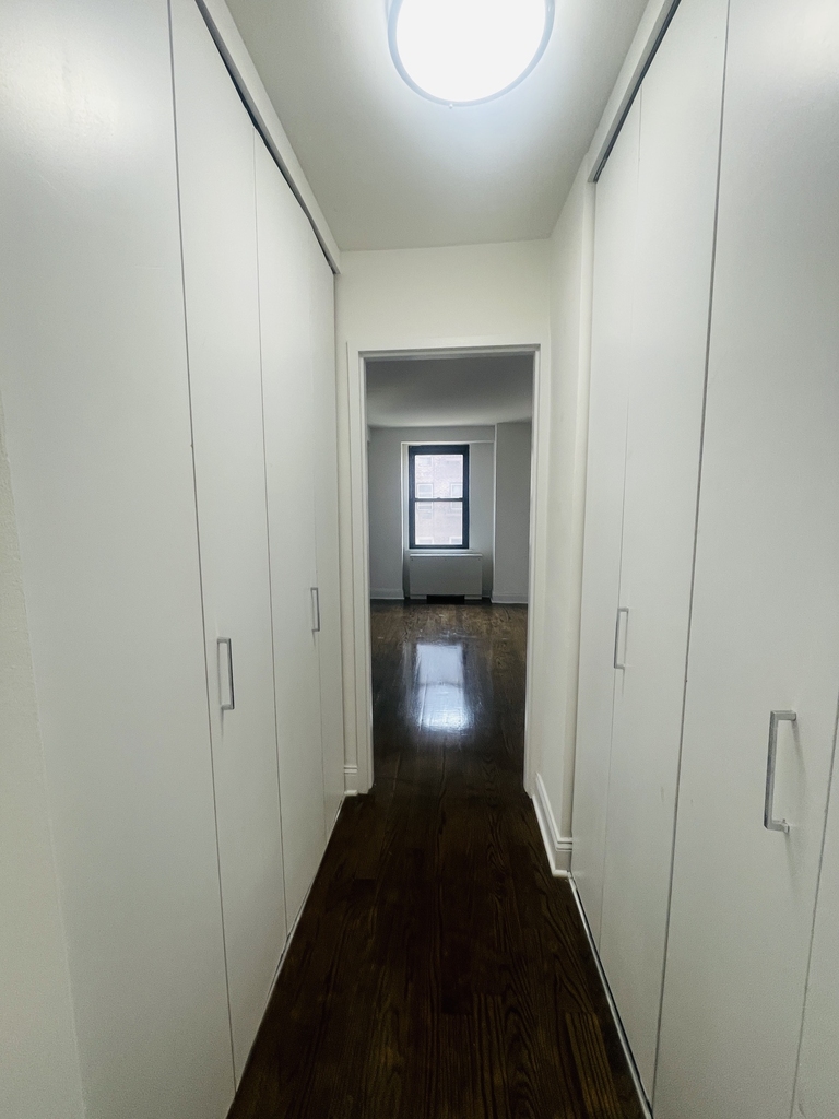 240 E 82nd Street, 5H - Photo 3