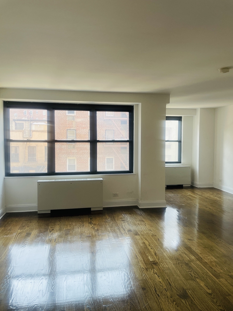240 E 82nd Street, 5H - Photo 1