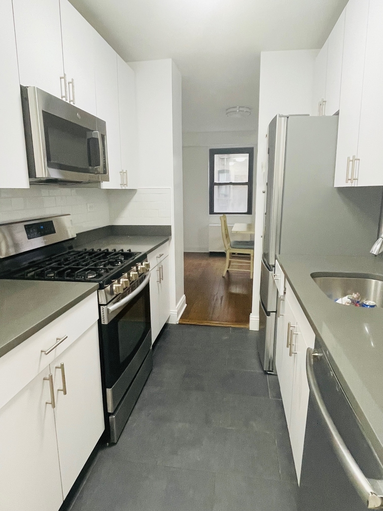 400 East 89th Street - Photo 5