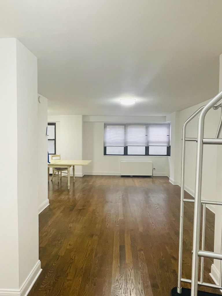 400 East 89th Street - Photo 4