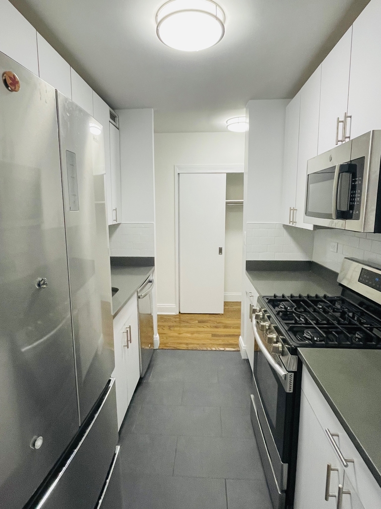 400 East 89th Street - Photo 6