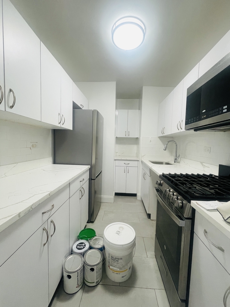240 E 82nd Street, 5H - Photo 5