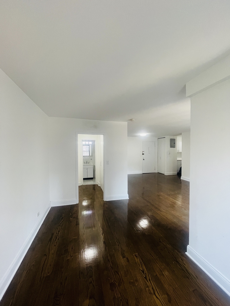 240 E 82nd Street, 5H - Photo 0