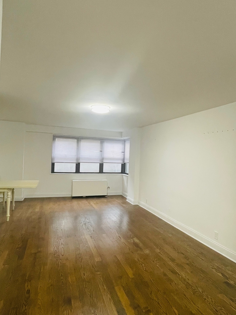 400 East 89th Street - Photo 2