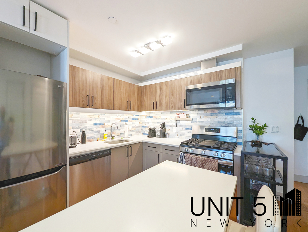 319 Graham Avenue - Photo 1