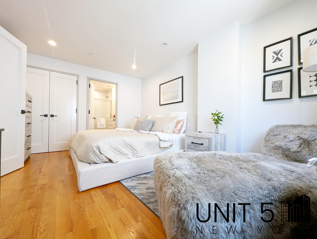 319 Graham Avenue - Photo 6