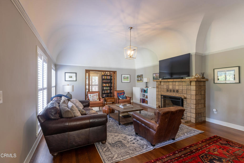 1541 Rose Villa Street - Photo 3