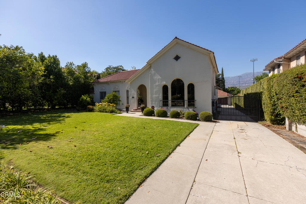 1541 Rose Villa Street - Photo 2