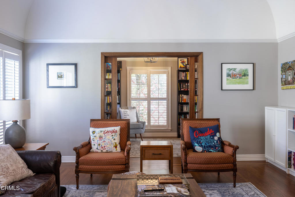 1541 Rose Villa Street - Photo 6