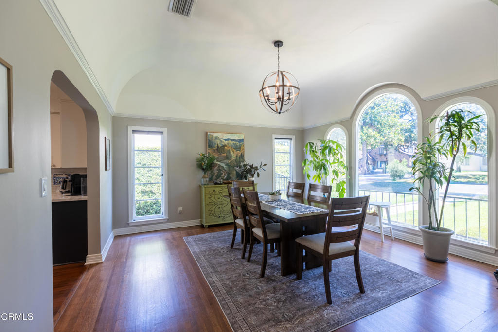 1541 Rose Villa Street - Photo 9