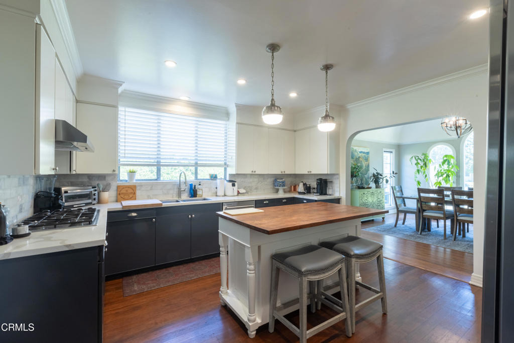 1541 Rose Villa Street - Photo 12