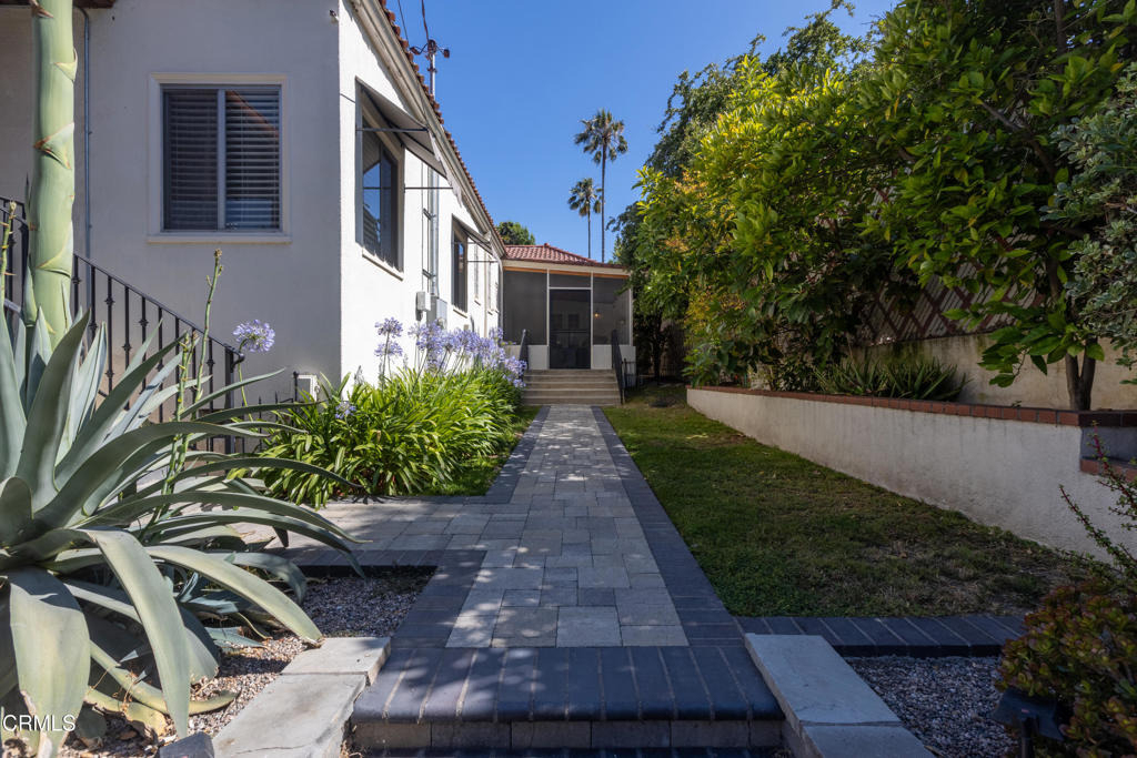 1541 Rose Villa Street - Photo 32