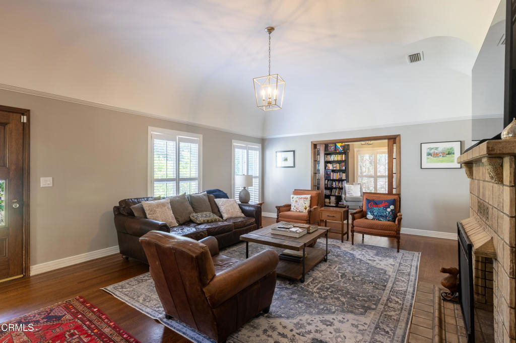1541 Rose Villa Street - Photo 5