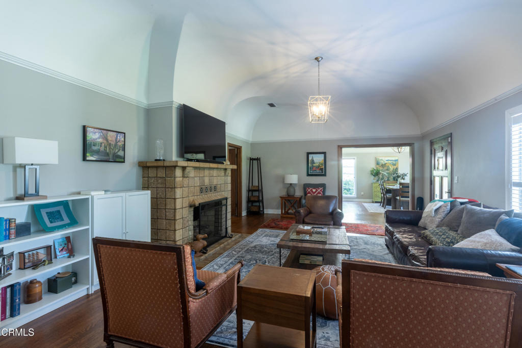 1541 Rose Villa Street - Photo 4