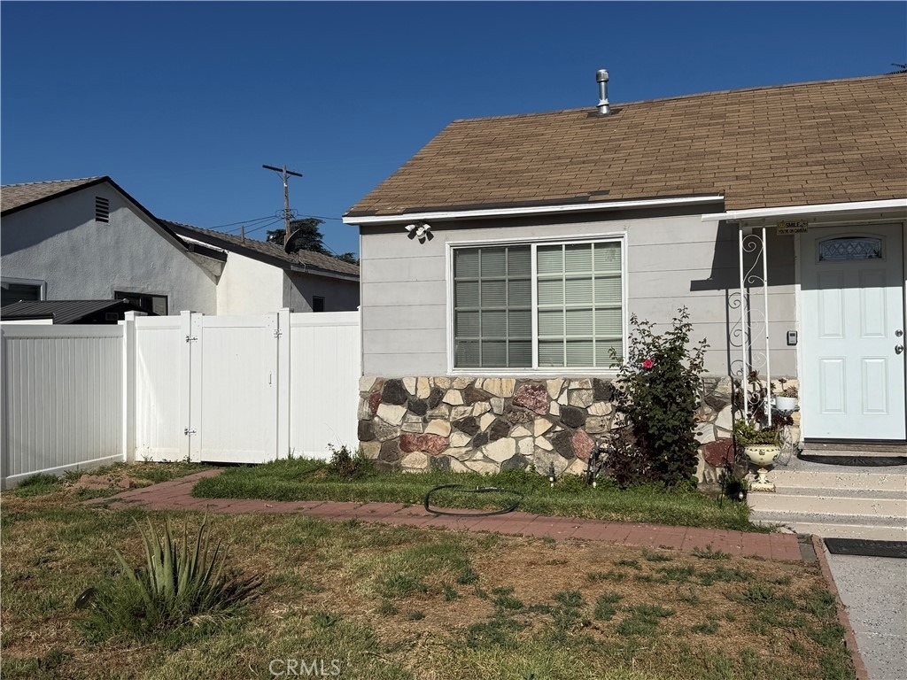 7045 Lindley - Photo 0
