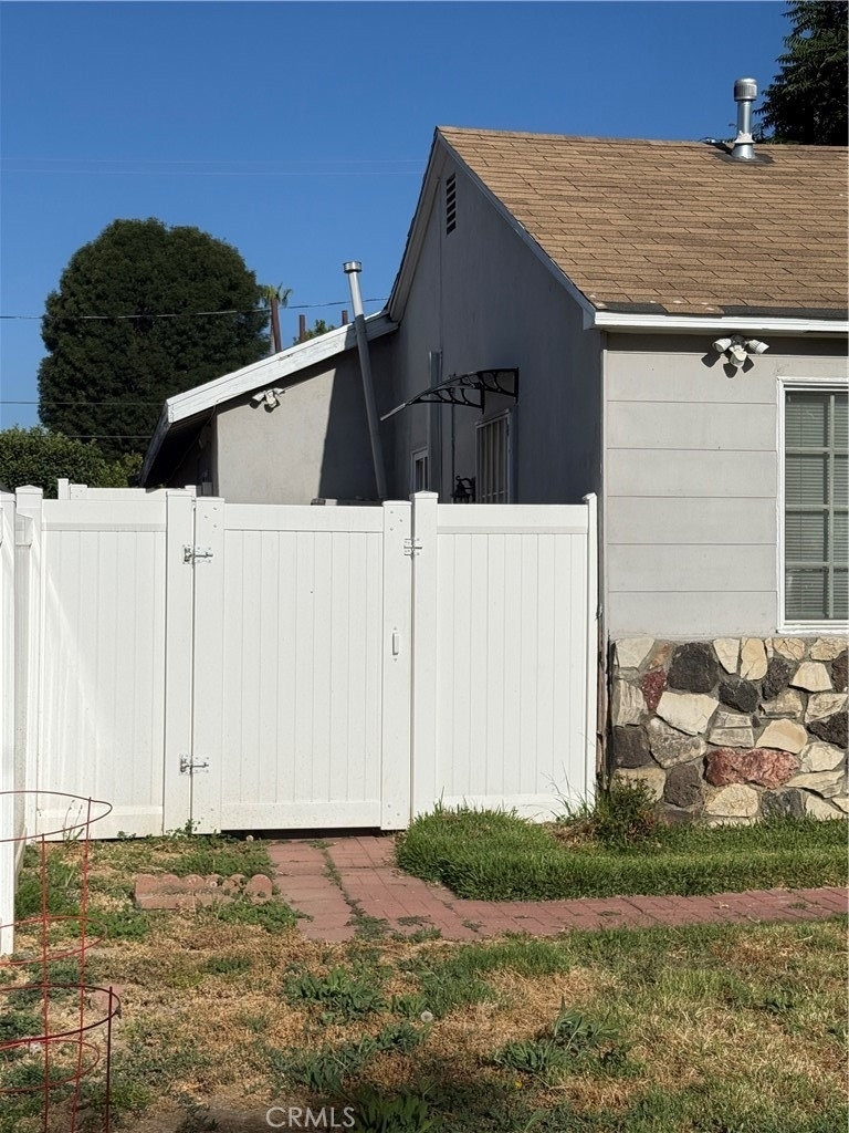 7045 Lindley - Photo 1
