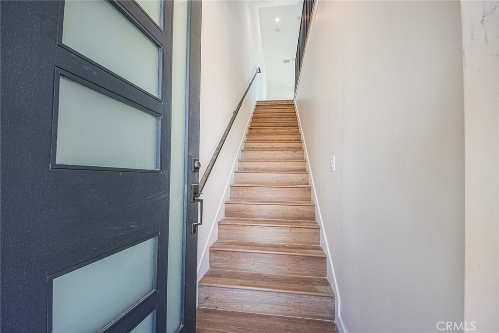 10719 Addison Street - Photo 22