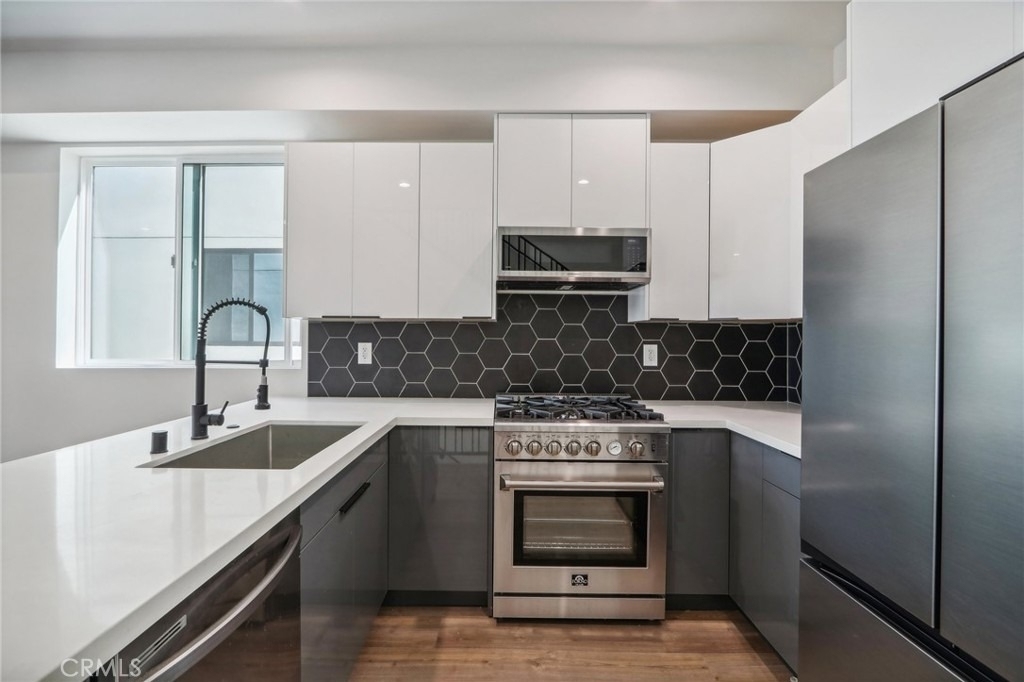 10719 Addison Street - Photo 44