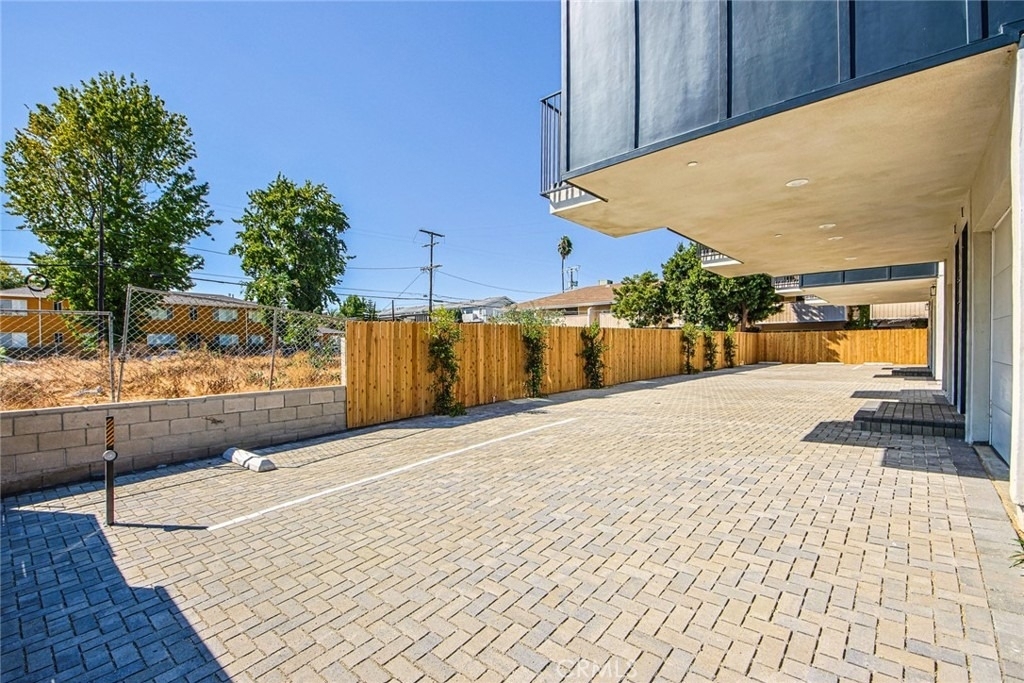10719 Addison Street - Photo 18