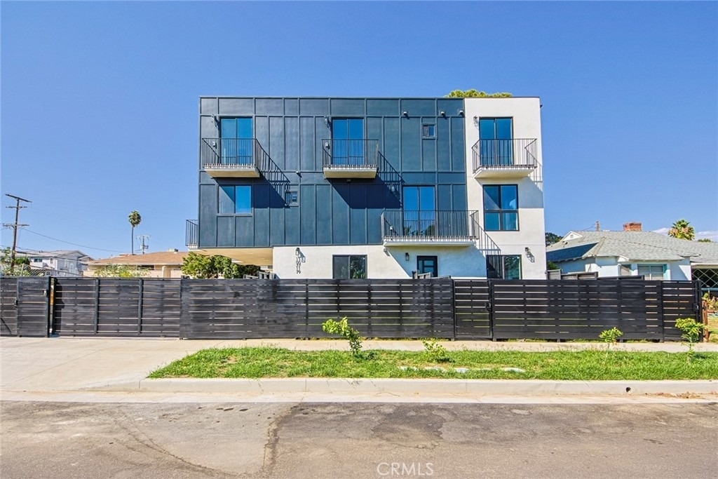 10719 Addison Street - Photo 15