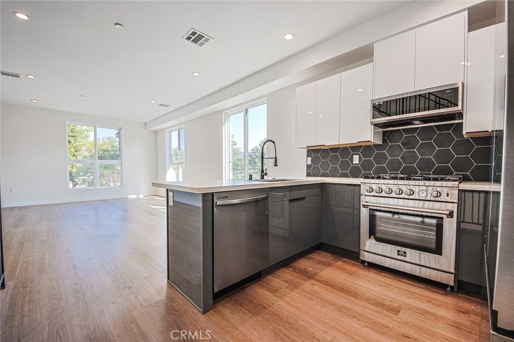 10719 Addison Street - Photo 14