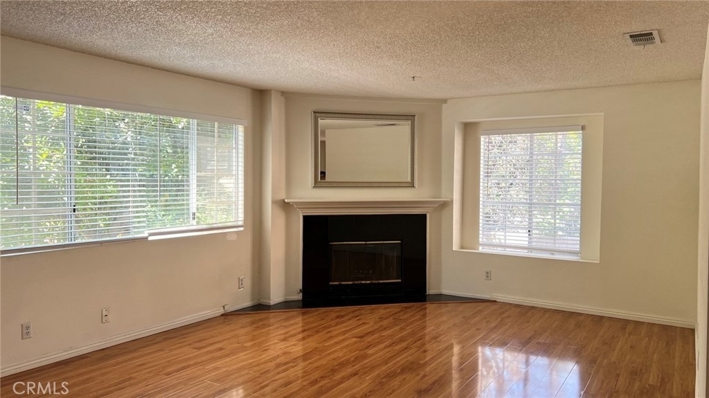 1037 Sunset Boulevard - Photo 2