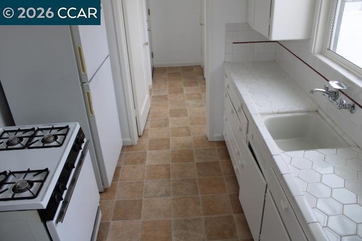 4010 Macdonald Ave - Photo 10