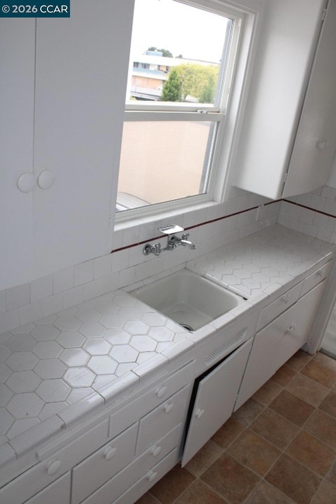 4010 Macdonald Ave - Photo 12