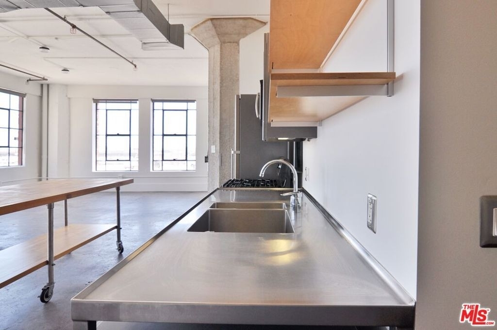 315 E 8th Street - Photo 10