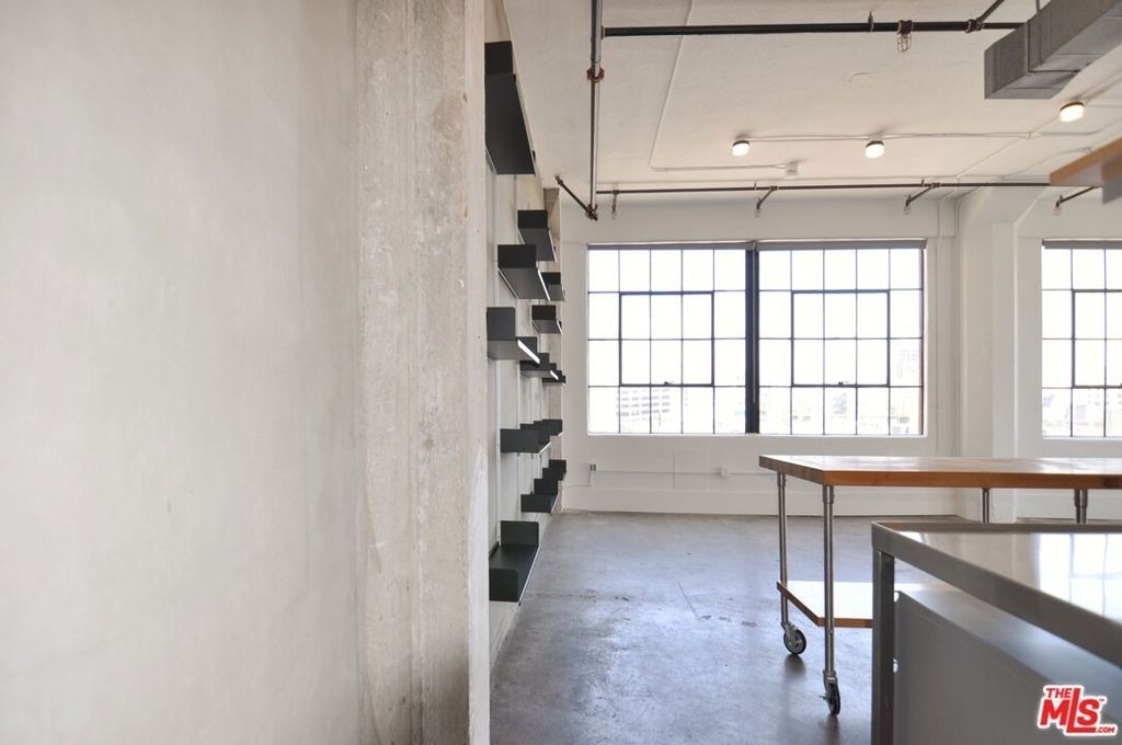 315 E 8th Street - Photo 12